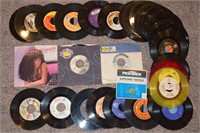 Large lot: 45 RPM Record Albums With needle