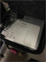 Hitachi CP-X250 Projector with case