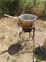 Turkey fryer w/ fish frying pot