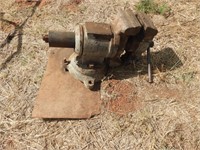 Heavy duty roll over vise