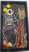 17PC VINTAGE COSTUME JEWELRY