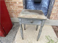 Primitive chippy paint small table. w/drawer.