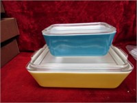 (2)Pyrex Vintage refrigerator dishes w/lids.