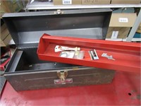 Steel tool box w/tray.