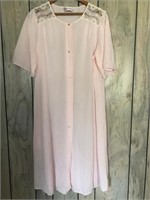 VINTAGE SHADOWLINE NIGHTGOWN SIZE SMALL