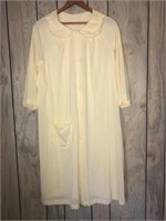 VINTAGE SHADOWLINE NIGHTGOWN SIZE LARGE