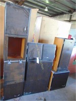 PARTIAL SET OF KITCHEN CABINETS--6 TOTAL