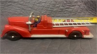 Hubley 473 fire truck w/2 ladders