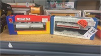 2 HO Scale tank cars Bachman