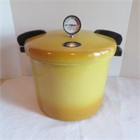 Presto Cooker/Canner w/Lid - Model #01/CA21H2375