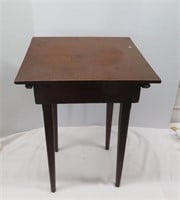Desk - Slanted Top - Wood - 19" x 14" x H 26"