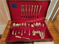 COMMUNITY FLATWARE AND OTHERS IN WOOD BOX
