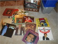 Vtg magazine rack and vinyl records  see pics