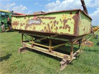 PARKER GRAVITY WAGON WITH HYD SEED AUGER