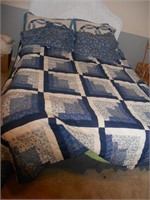 Full size Quilt style bedspread and shams