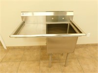 Stainless Steel Sink With Cleaning Station