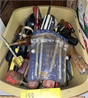 TOTE OF ASSORTED SCREWDRIVERS