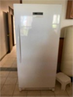 Frigidaire Freezer 71'H, 32"W,28.5D/Temp Control