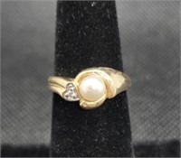 Beautiful 10K Gold Ring. Size 5.5