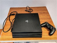 Sony PS4 with 1 controller Mo. CUH-7015B