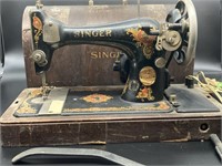 Vintage Singer 128K Sewing Machine w/ La Vencedora