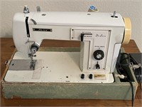 Nelco De Luxe Sewing Machine, w/ Pedal & Case