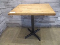 Nice Restaurant Table 25X30"