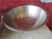 Bid X 8:Large Stainless Mixing Bowls