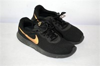 Nike Tanjun Black Bronze Womens Running Shoes