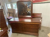 Modern 6-drawer dresser w/mirror (cherry grain)