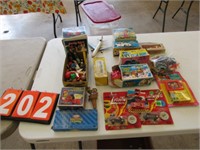 GROUPING VINTAGE TOYS