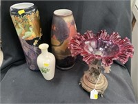 3 Porcelain Vases with Centerpiece
