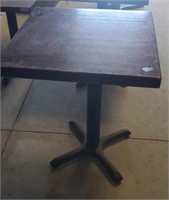 4 person square table