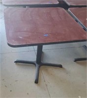 4 person square table