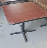 4 person square table