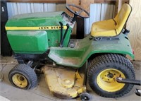 John deere Riding lawn mower  c300f.  072761m