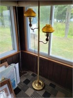 MID CENTURY 2-LIGHT POLISHED BRASS FLOOR LAMP