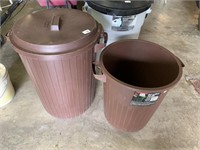 2 GARBAGE CANS, BOTH WITH LIDS ONE NOT PICTURED