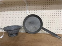 Graniteware Gray Footed Colander With Large Granit
