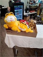 Garfield stuffed animals and two Beanie Babies
