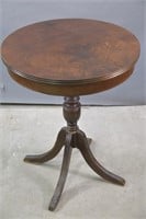 Walnut 'Duncan Phyfe' Style Table
