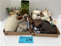 Ceramic teapots, plastic wall hangings
