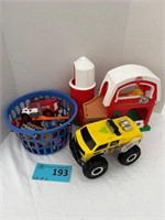 Lot of 3 Plastic toy barn, toy truck
