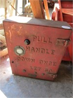 METAL BOX- PULL HANDLE ONCE, LET GO