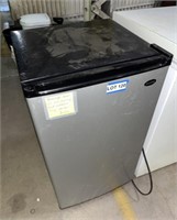 Sanyo Apartment Size Refrigerator