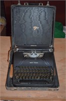 Smith Cornna typewritter in case