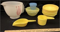Vintage Tupperware and plastic bowls, measuring