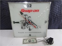 Vintage SNAP ON 18" Wall Clock  Bubble Glass