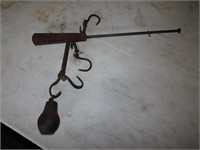 SMALL HANGING SCALE WITH ONE WEIGHT