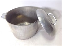 7.5 Quart Aluminum Lidded Pot